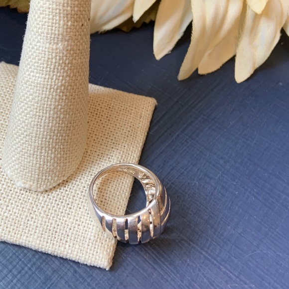 Love Knot Ring - Picture 5 of 9